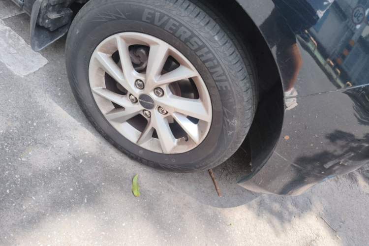 Used FORTHING Lingzhi PLUS 2021 Travel Edition 2.0L Manual Luxury 7-Seater Right Front Wheel Hub