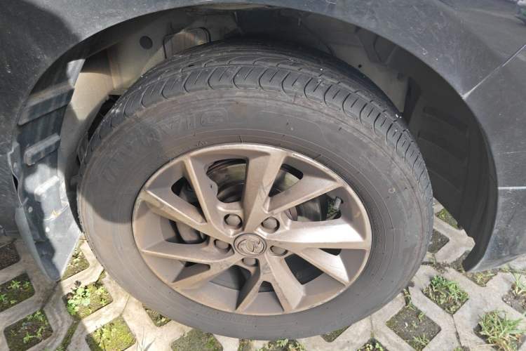 Used FORTHING Lingzhi PLUS 2021 2.0L Manual Luxury 7-Seater Right Front Wheel Hub