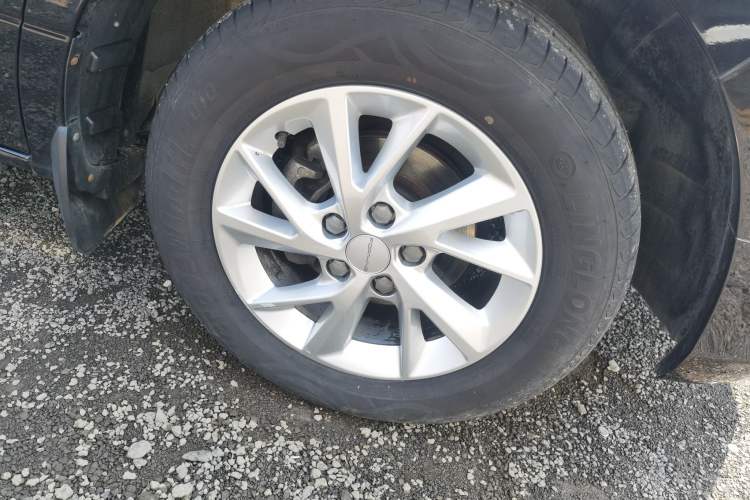 Used FORTHING Lingzhi PLUS 2021 2.0L Manual Luxury 9-Seater Right Front Wheel Hub