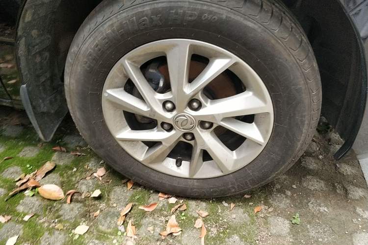 Used FORTHING Lingzhi PLUS 2021 2.0L Manual Luxury 7-Seater Right Front Wheel Hub