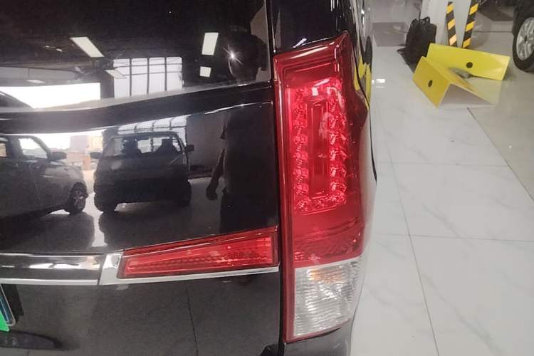 Used FORTHING Lingzhi PLUS 2021 2.0L Manual Luxury 7-Seater Right Rear Taillight