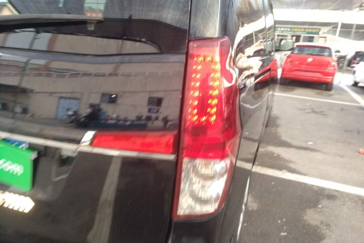 Used FORTHING Lingzhi PLUS 2021 2.0L Manual Luxury 7-Seater Right Rear Taillight