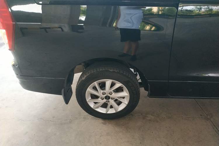 Used FORTHING Lingzhi PLUS 2021 Travel Edition 2.0L Manual Luxury 7-Seater Right Rear Wheel Hub