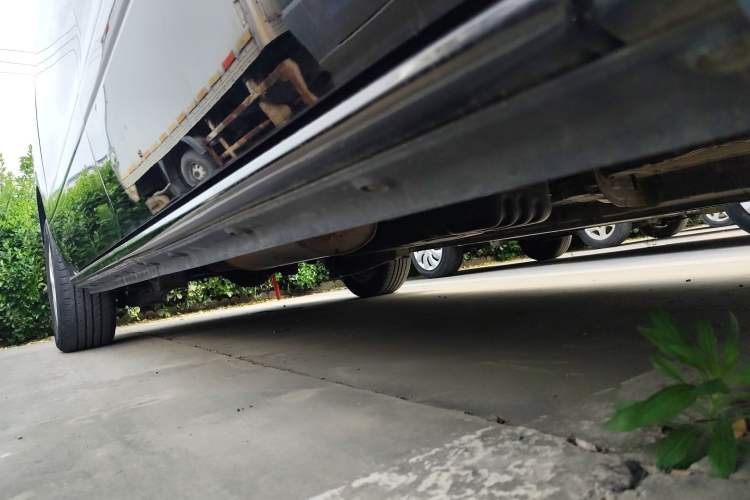 Used FORTHING Lingzhi PLUS 2021 2.0L Manual Luxury 7-Seater Right Side Sill