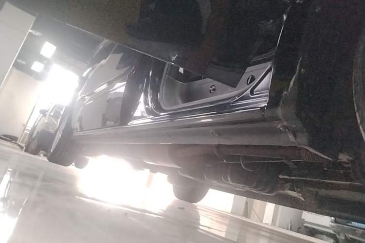 Used FORTHING Lingzhi PLUS 2021 2.0L Manual Luxury 7-Seater Right Side Sill