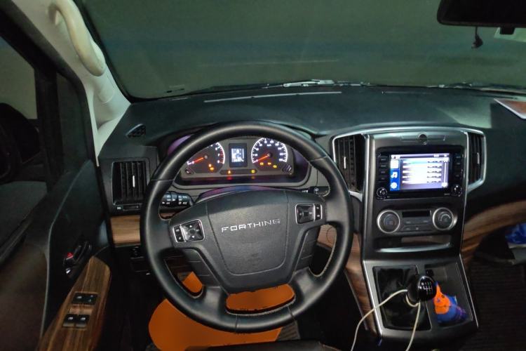 Used FORTHING Lingzhi PLUS 2021 2.0L Manual Comfort Version 7 Seats Steering Wheel