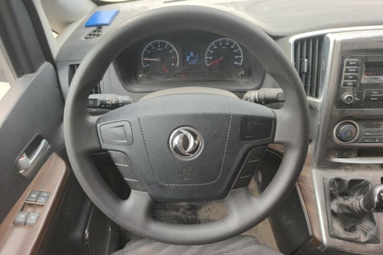 Used FORTHING Lingzhi PLUS 2021 Travel Edition 2.0L Manual Comfort Version 9 Seats Steering Wheel