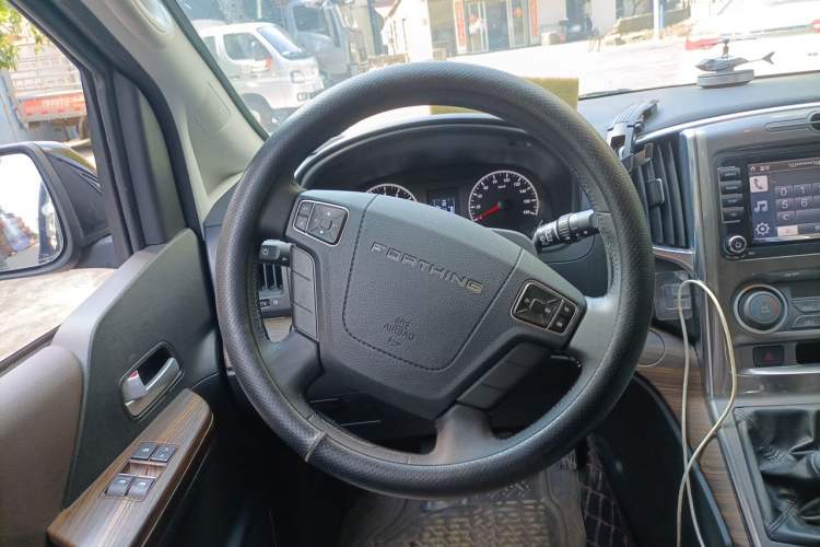 Used FORTHING Lingzhi PLUS 2021 2.0L Manual Luxury 7-Seater Steering Wheel