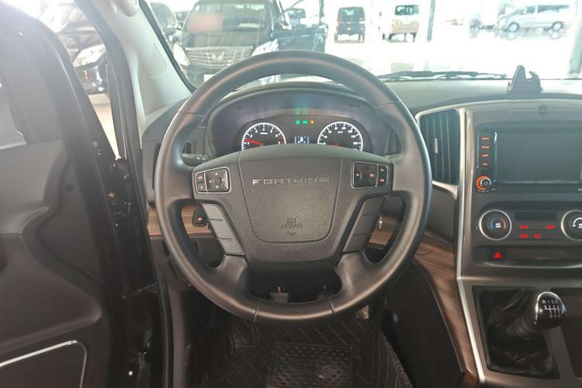 Used FORTHING Lingzhi PLUS 2021 Travel Edition 2.0L Manual Luxury 7-Seater Steering Wheel