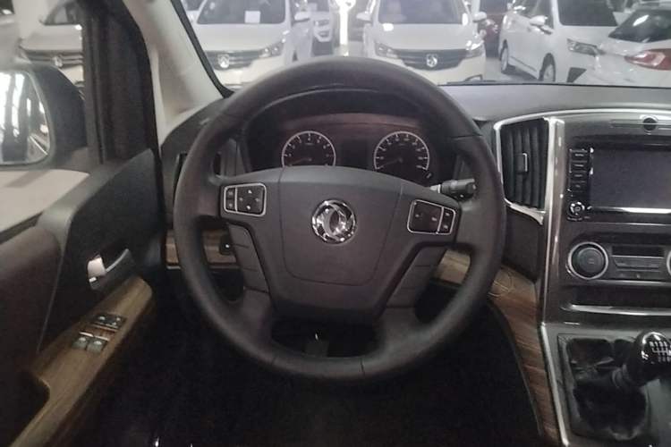 Used FORTHING Lingzhi PLUS 2021 2.0L Manual Luxury 7-Seater Steering Wheel