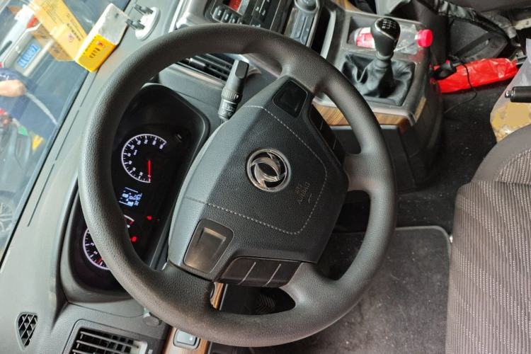 Used FORTHING Lingzhi PLUS 2021 2.0L Manual Comfort Version 7 Seats Steering Wheel
