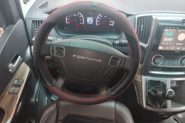 Used FORTHING Lingzhi PLUS 2021 Travel Edition 2.0L Manual Luxury 7-Seater Steering Wheel