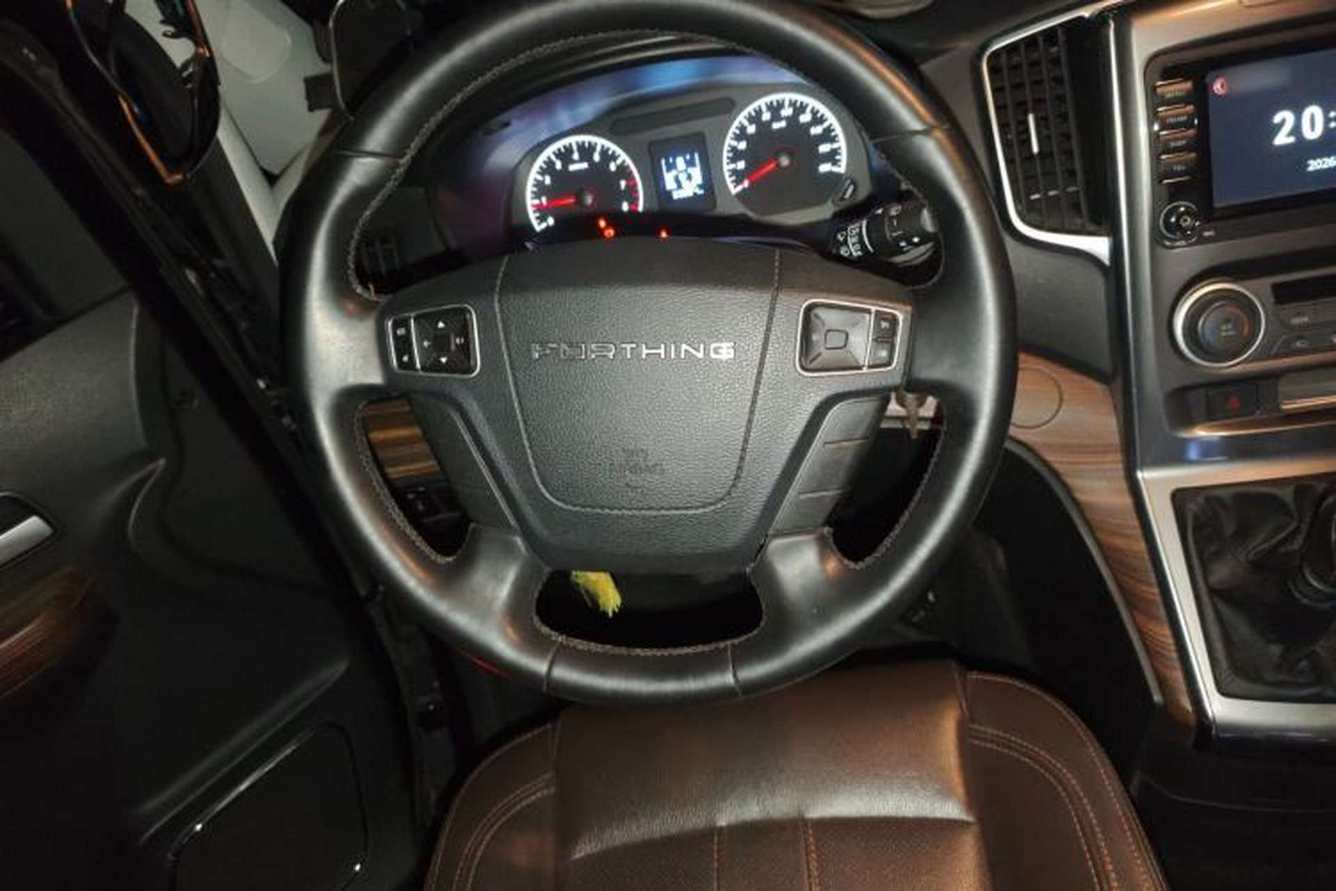 Used FORTHING Lingzhi PLUS 2021 Travel Edition 2.0L Manual Luxury 7-Seater Steering Wheel