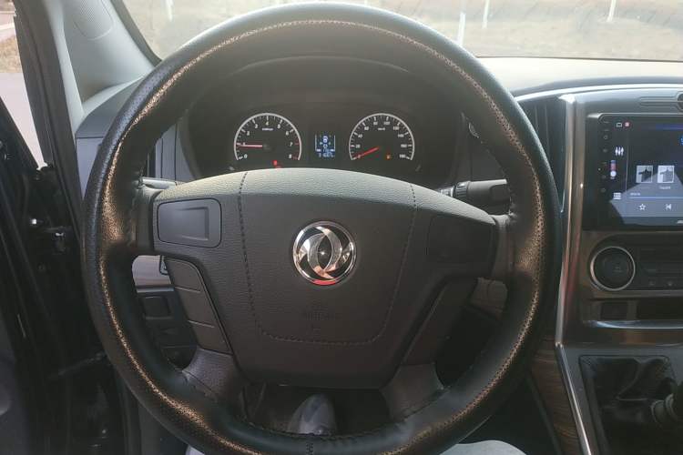 Used FORTHING Lingzhi PLUS 2021 2.0L Manual Comfort Version 7 Seats Steering Wheel