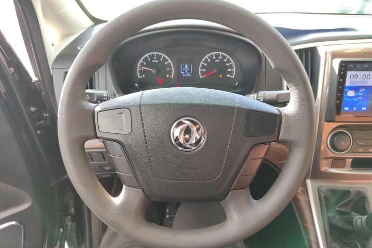 Used FORTHING Lingzhi PLUS 2021 2.0L Manual Comfort Version 7 Seats Steering Wheel