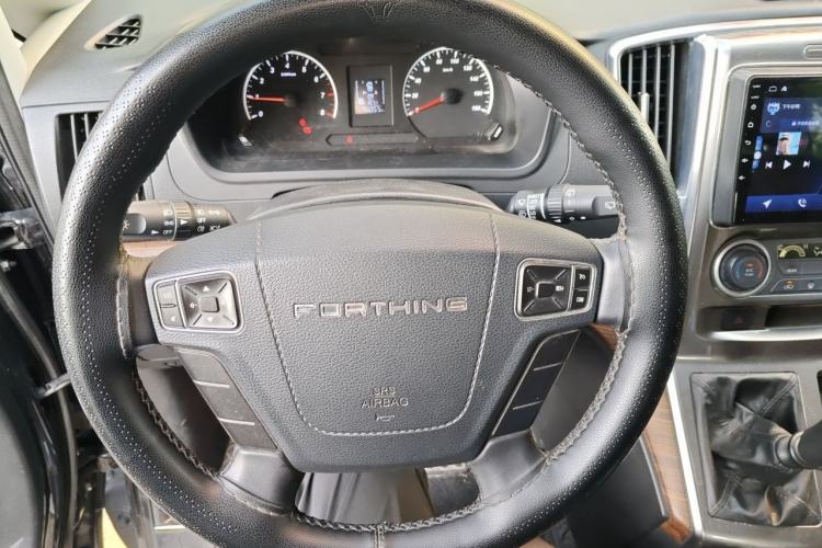 Used FORTHING Lingzhi PLUS 2021 Travel Edition 2.0L Manual Luxury 7-Seater Steering Wheel