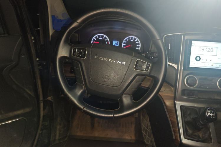 Used FORTHING Lingzhi PLUS 2021 Travel Edition 2.0L Manual Luxury 7-Seater Steering Wheel