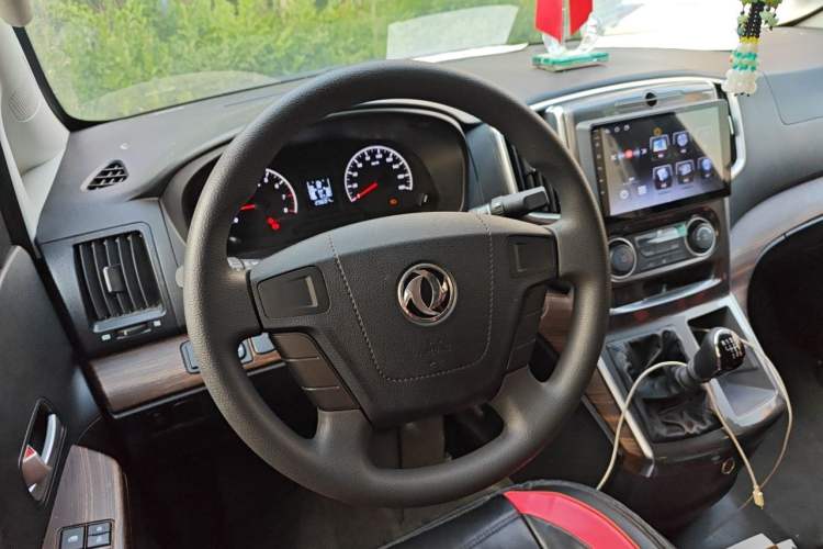 Used FORTHING Lingzhi PLUS 2021 Travel Edition 2.0L Manual Comfort Version 7 Seats Steering Wheel