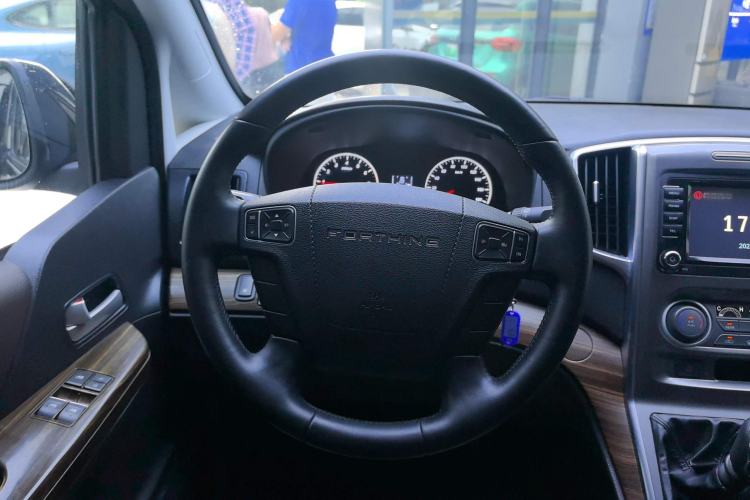 Used FORTHING Lingzhi PLUS 2021 Travel Edition 2.0L Manual Luxury 7-Seater Steering Wheel