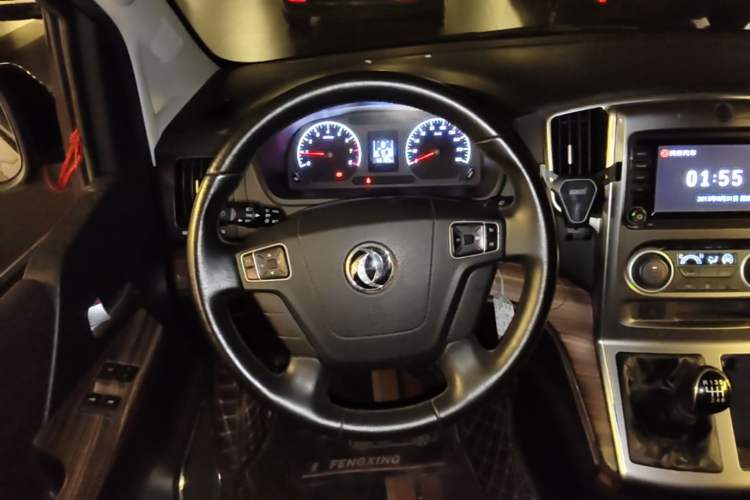 Used FORTHING Lingzhi PLUS 2021 2.0L Manual Luxury 7-Seater Steering Wheel
