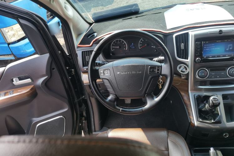 Used FORTHING Lingzhi PLUS 2021 2.0L Manual Luxury 9-Seater Steering Wheel