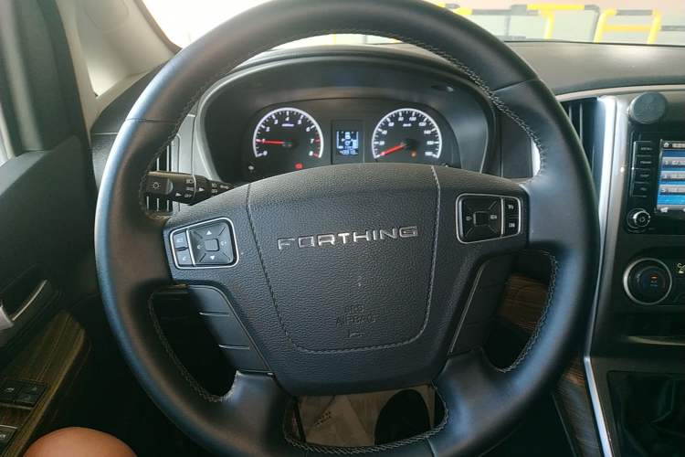Used FORTHING Lingzhi PLUS 2021 Travel Edition 2.0L Manual Luxury 7-Seater Steering Wheel