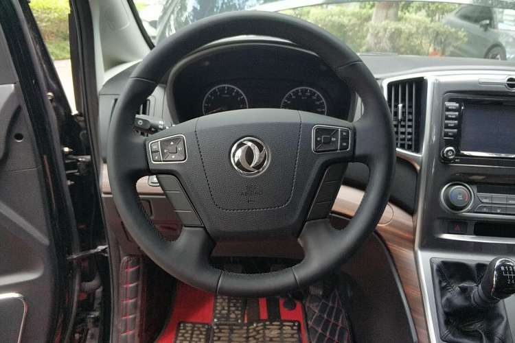 Used FORTHING Lingzhi PLUS 2021 2.0L Manual Luxury 7-Seater Steering Wheel
