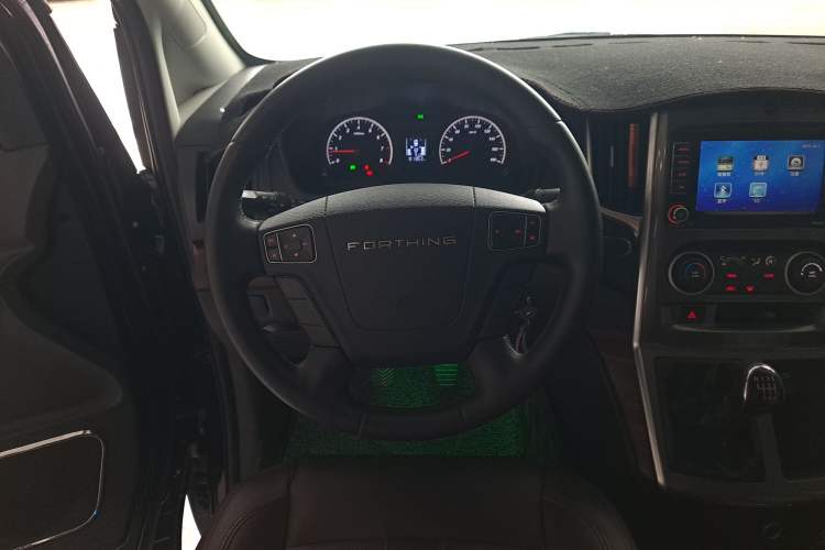 Used FORTHING Lingzhi PLUS 2021 2.0L Manual Luxury 7-Seater Steering Wheel