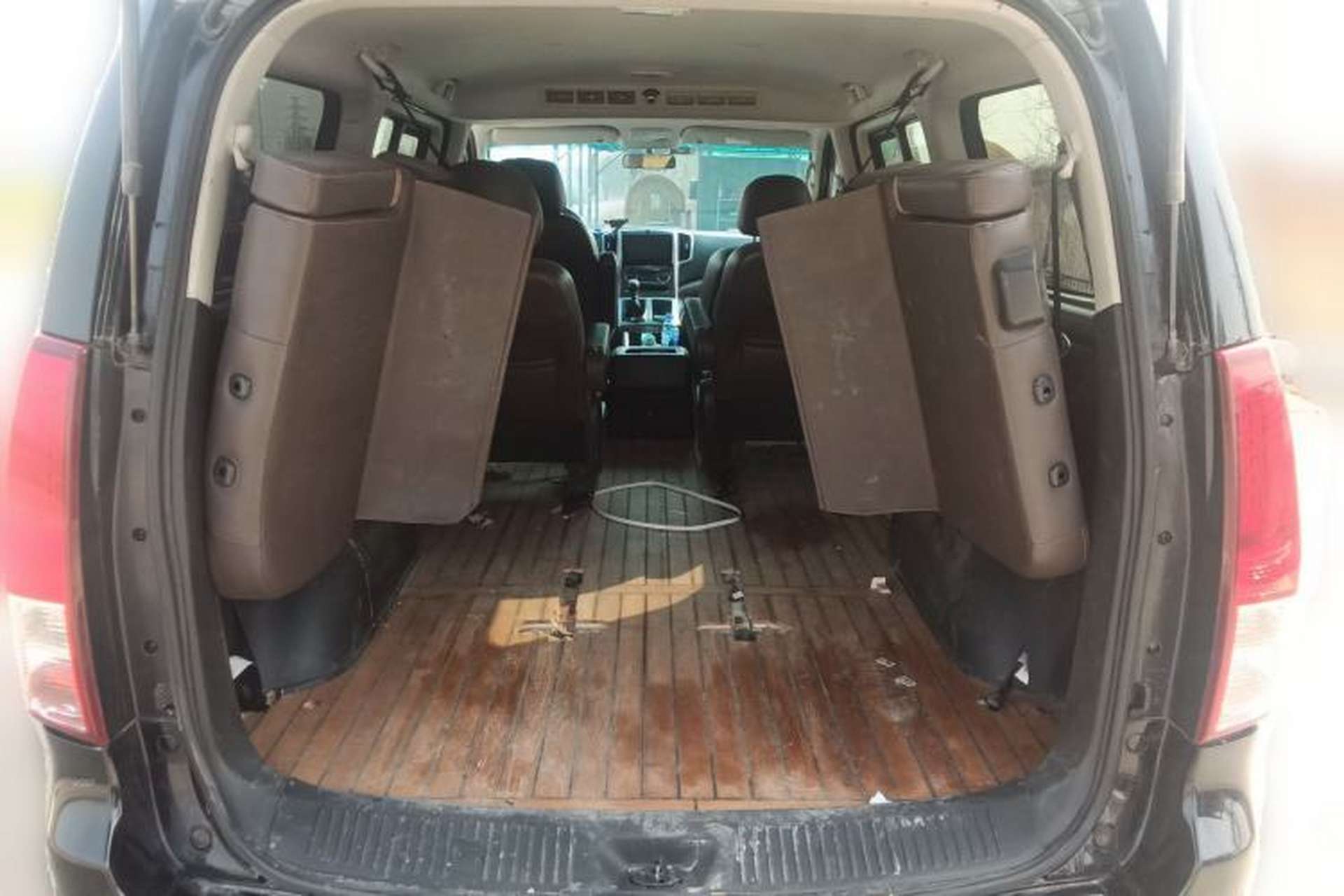 Used FORTHING Lingzhi PLUS 2021 2.0L Manual Luxury 7-Seater Trunk