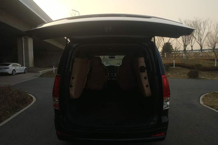 Used FORTHING Lingzhi PLUS 2021 2.0L Manual Comfort Version 7 Seats Trunk