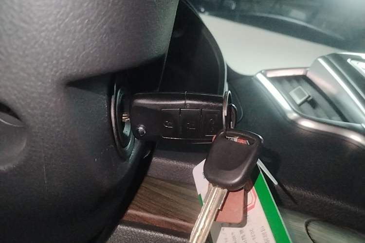 Used FORTHING Lingzhi PLUS 2021 2.0L Manual Luxury 7-Seater Vehicle Key