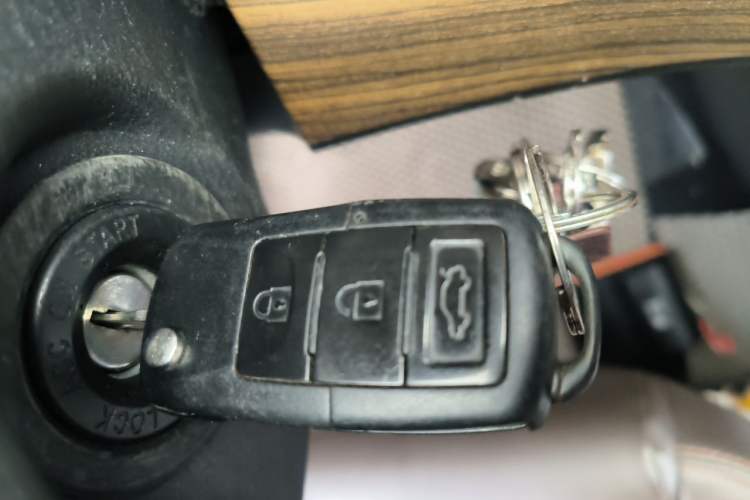 Used FORTHING Lingzhi PLUS 2021 2.0L Manual Luxury 9-Seater Vehicle Key