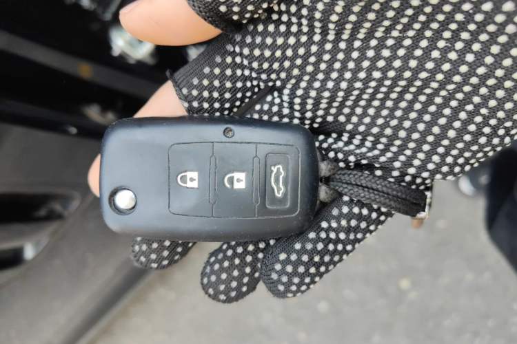 Used FORTHING Lingzhi PLUS 2021 2.0L Manual Luxury 7-Seater Vehicle Key
