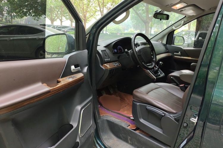 Used FORTHING Lingzhi PLUS 2021 Travel Edition 2.0L Manual Luxury 7-Seater Driver Seat