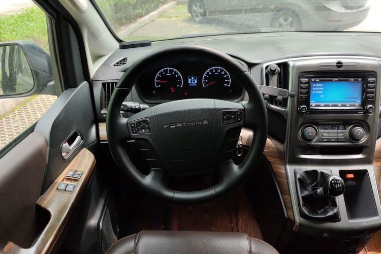 Used FORTHING Lingzhi PLUS 2021 Travel Edition 2.0L Manual Luxury 7-Seater Steering Wheel