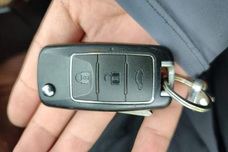 Used FORTHING Lingzhi PLUS 2021 Travel Edition 2.0L Manual Luxury 7-Seater Vehicle Key