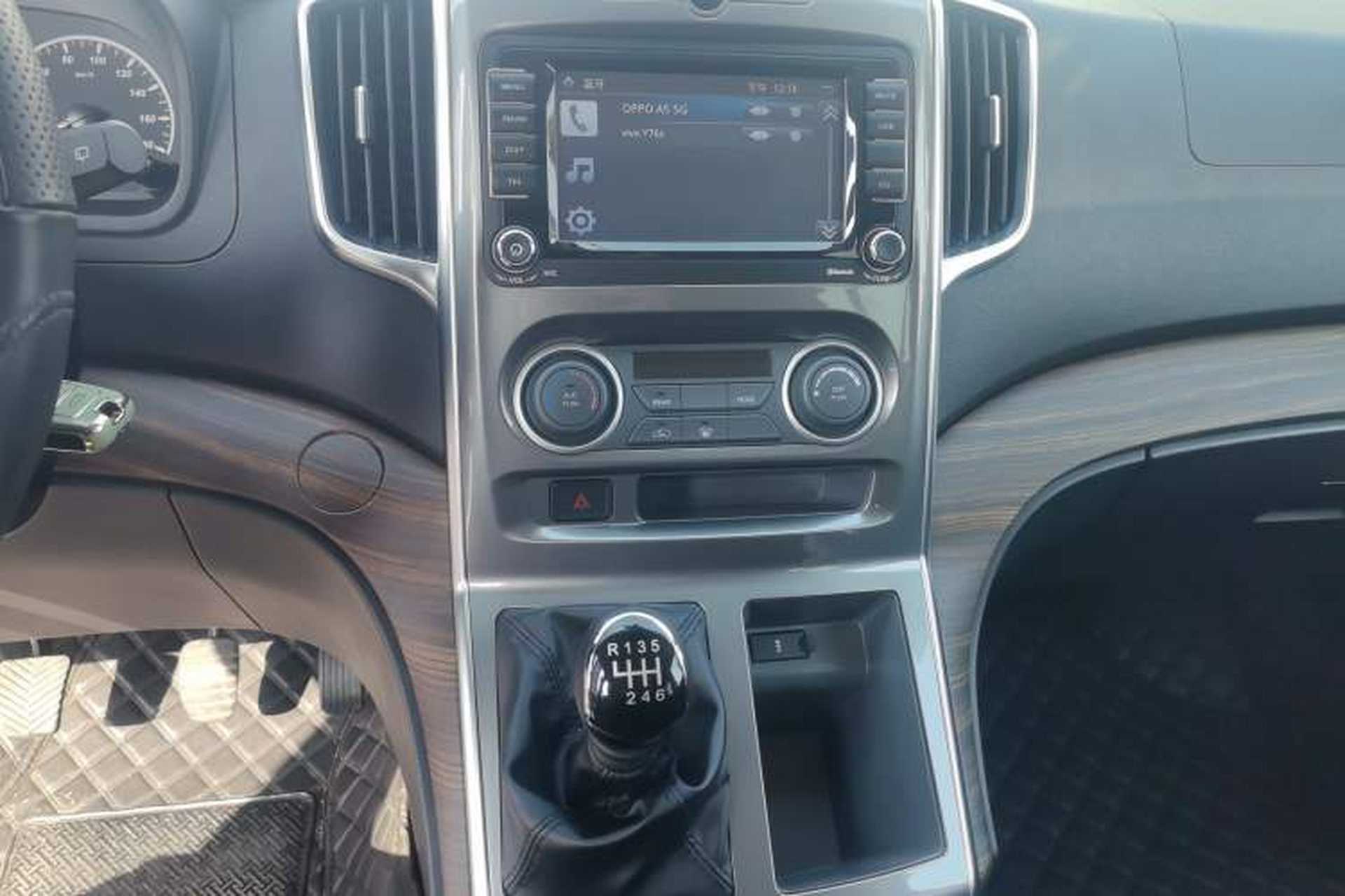 Used FORTHING Lingzhi PLUS 2021 Travel Edition 2.0L Manual Luxury 7-Seater Audio And AC Panel