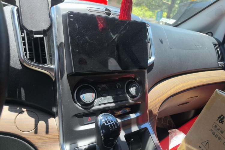 Used FORTHING Lingzhi PLUS 2021 Travel Edition 2.0L Manual Luxury 7-Seater Audio And AC Panel