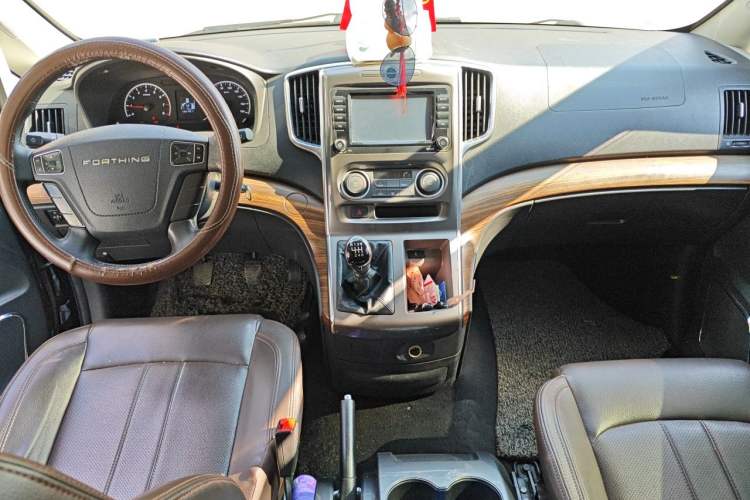 Used FORTHING Lingzhi PLUS 2021 2.0L Manual Luxury 7-Seater Center Console