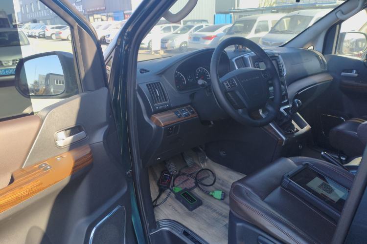 Used FORTHING Lingzhi PLUS 2021 Travel Edition 2.0L Manual Luxury 7-Seater Driver Seat