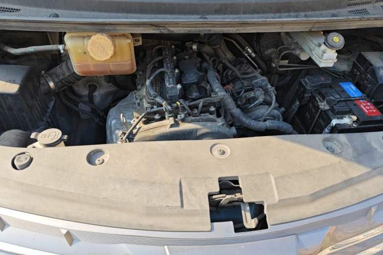 Used FORTHING Lingzhi PLUS 2021 2.0L Manual Luxury 7-Seater Engine Bay