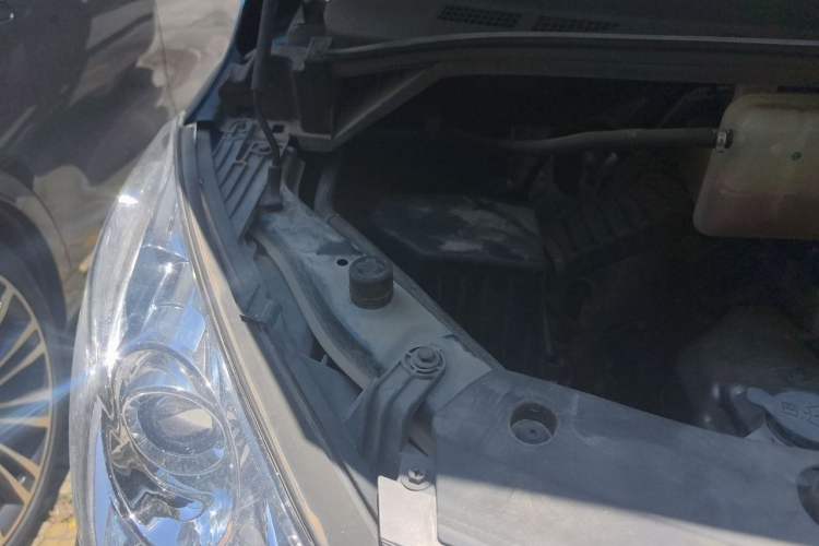 Used FORTHING Lingzhi PLUS 2021 Travel Edition 2.0L Manual Luxury 7-Seater Engine Bay Right