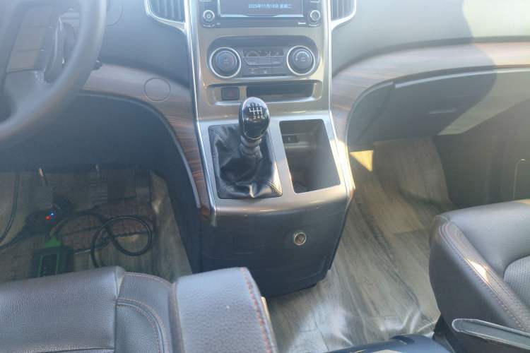 Used FORTHING Lingzhi PLUS 2021 Travel Edition 2.0L Manual Luxury 7-Seater Gear Lever