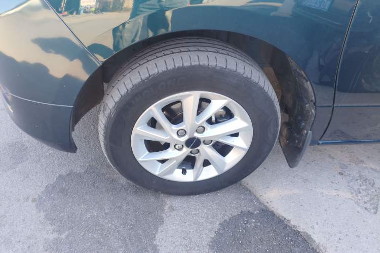 Used FORTHING Lingzhi PLUS 2021 Travel Edition 2.0L Manual Luxury 7-Seater Left Front Wheel Hub