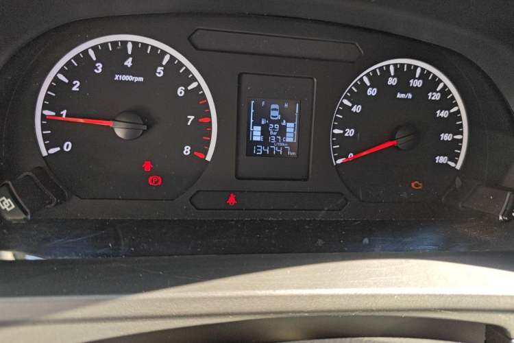 Used FORTHING Lingzhi PLUS 2021 2.0L Manual Luxury 7-Seater Odometer Close Up