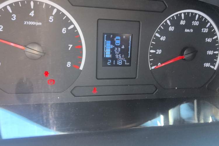 Used FORTHING Lingzhi PLUS 2021 Travel Edition 2.0L Manual Luxury 7-Seater Odometer Close Up