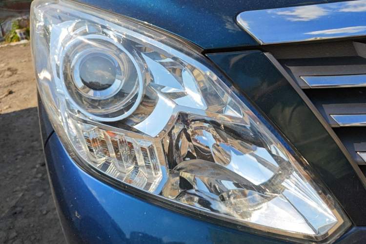 Used FORTHING Lingzhi PLUS 2021 2.0L Manual Luxury 7-Seater Right Front Headlight