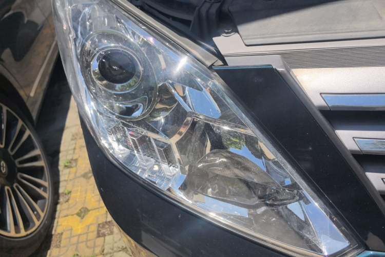 Used FORTHING Lingzhi PLUS 2021 Travel Edition 2.0L Manual Luxury 7-Seater Right Front Headlight
