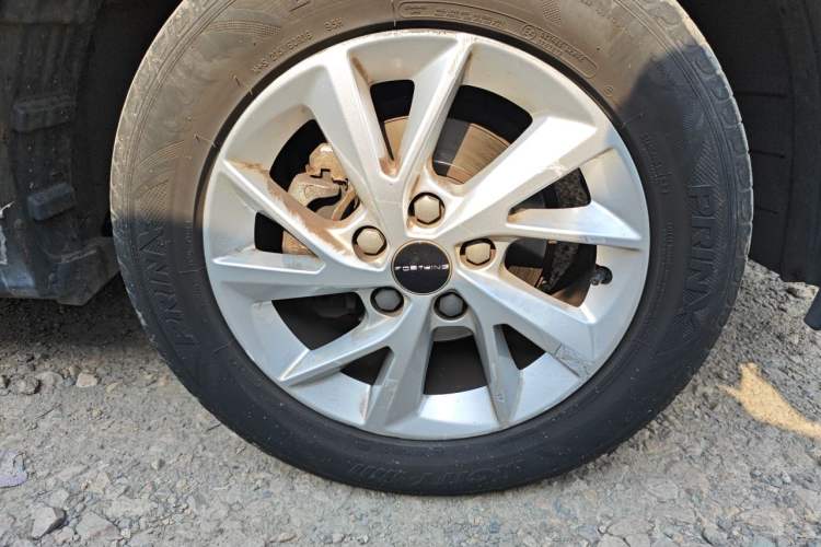 Used FORTHING Lingzhi PLUS 2021 2.0L Manual Luxury 7-Seater Right Front Wheel Hub