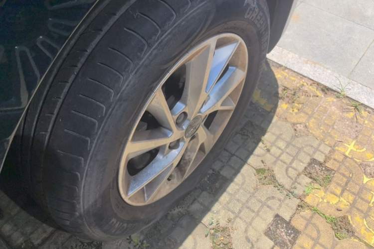 Used FORTHING Lingzhi PLUS 2021 Travel Edition 2.0L Manual Luxury 7-Seater Right Front Wheel Hub